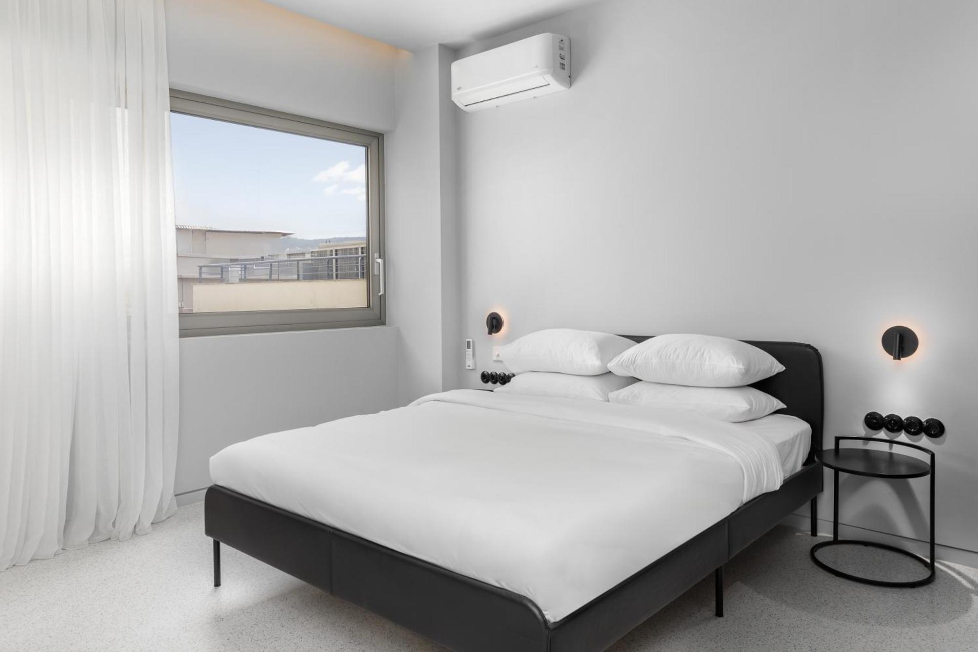 Nero Luxury Suites By Zennova Thessaloniki Exterior photo